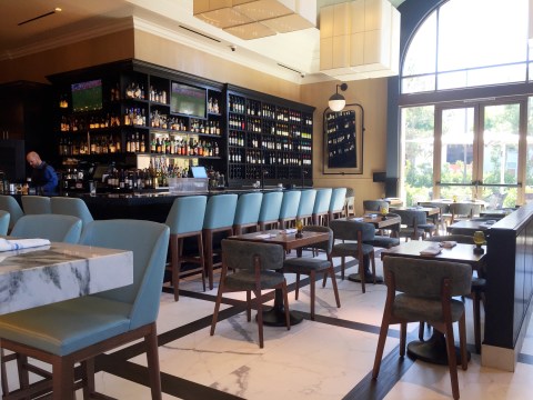 Angelinas-Pizzeria-Restaurant-interior-breakfast-lunch-seating