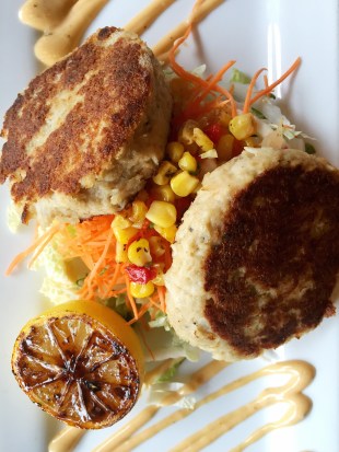 crab-cakes-market-broiler-seafood-oc-orange-county-outlets-of-orange