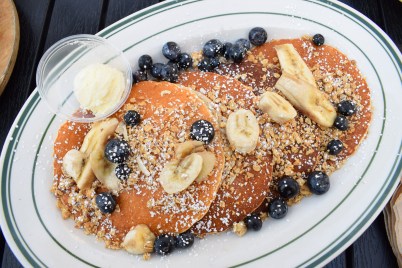 ocfoodfiend-oc-food-fiend-mamas-on-39-huntington-beach-brunch-breakfast-orange-county-places-to-eat-pancakes-milkshakes-deals-local-american-food-blogger-foodie-photography-restaurant