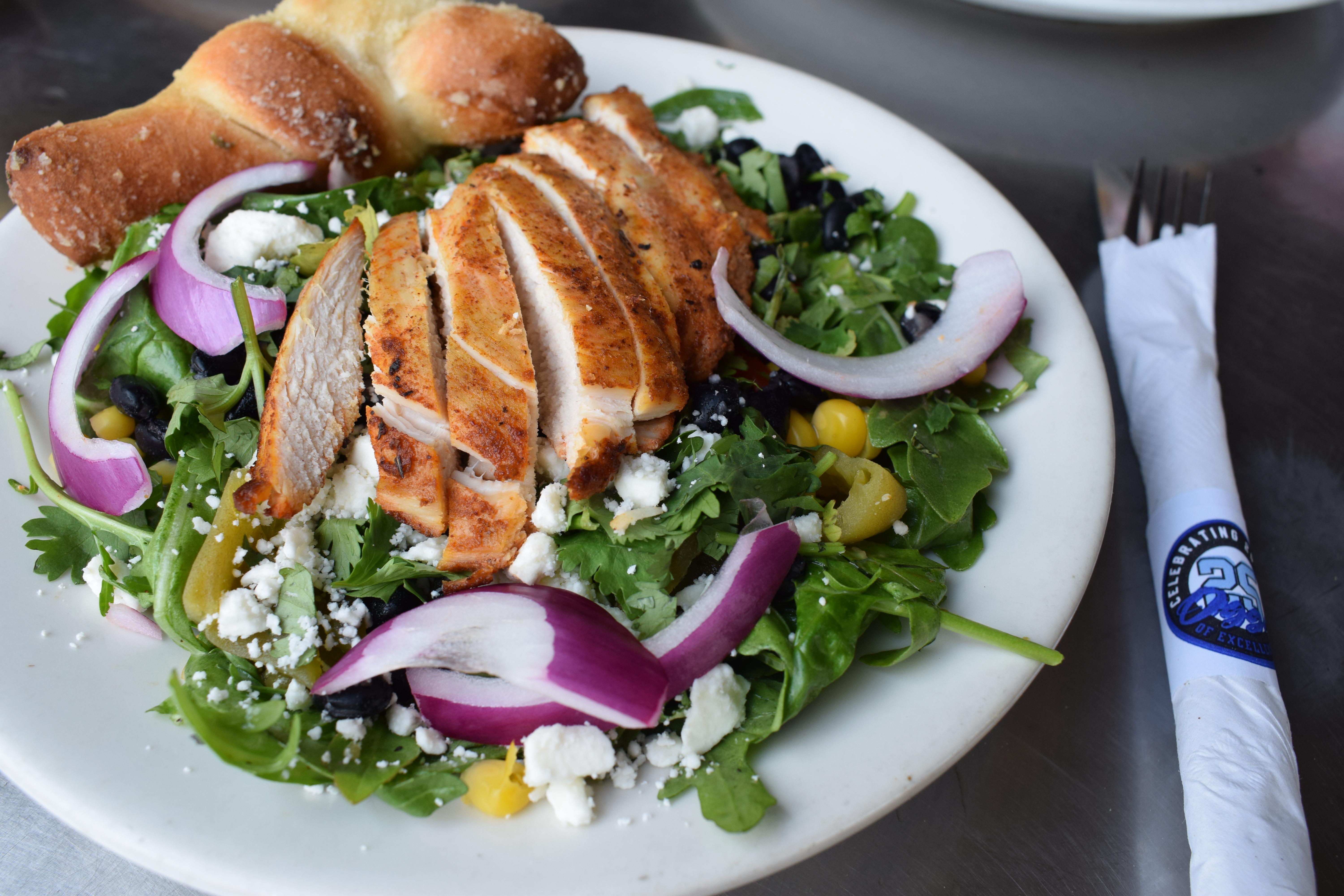 oggis-pizza-brewery-anaheim-garden-grove-ocfoodfiend-oc-food-fiend-blogger-foodie-orange-county-social-media-influencer-new-menu-disneyland-restaurants-near-hotel-salad