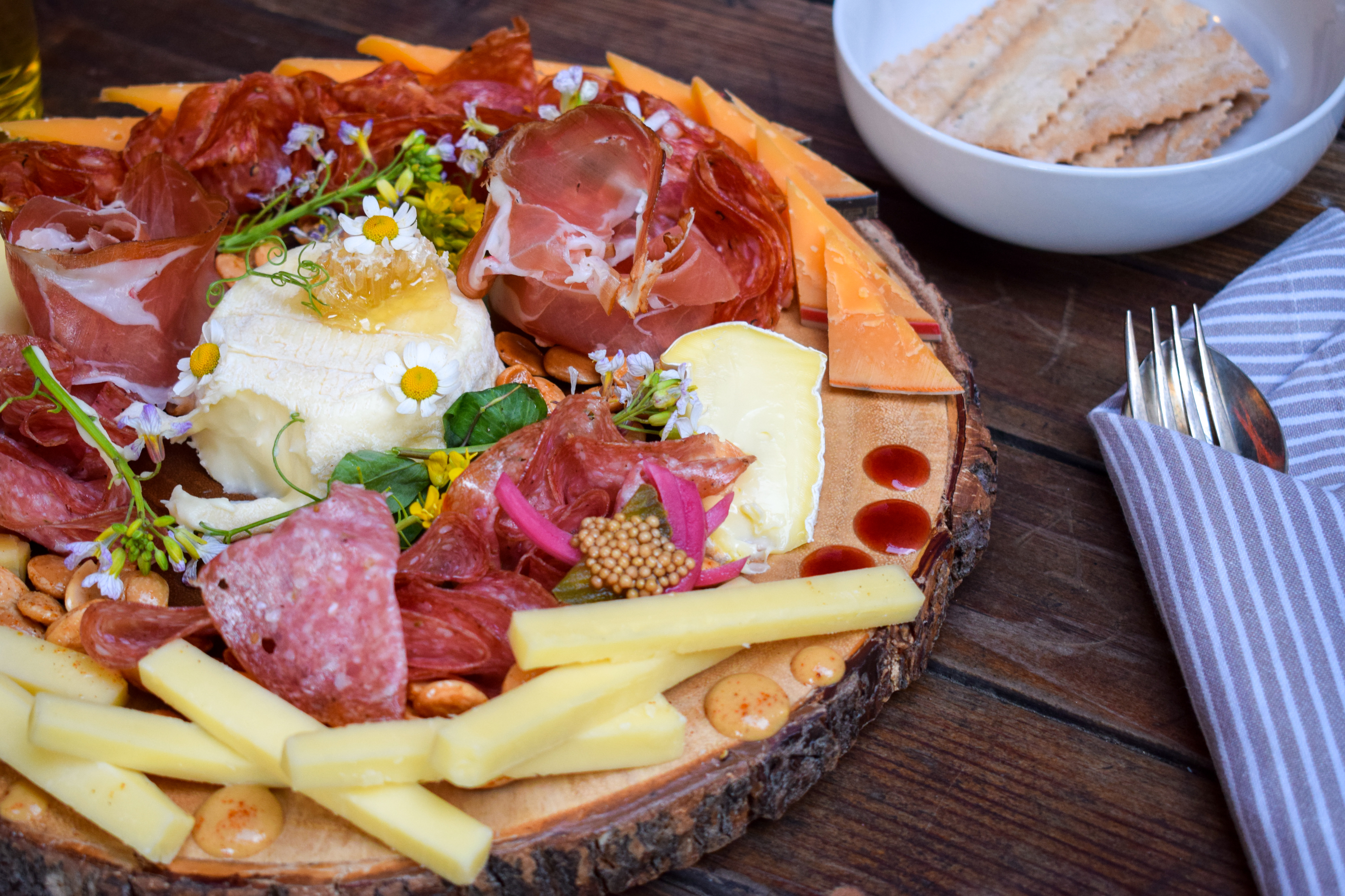 anaheim-packing-house-disneyland-places-to-eat-hilton-hotels-ocfoodfiend-oc-food-fiend-dine-in-out-package-discounts-coupon-wine-box-car