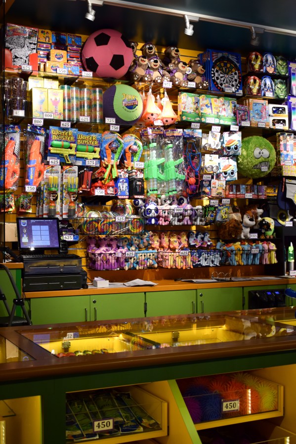 johns-incredible-pizza-chuck-e-cheese-arcade-kids-party-westminster-mall-simon-ocfoodfiend-oc-food-fiend-games-rides-buffet-prizes