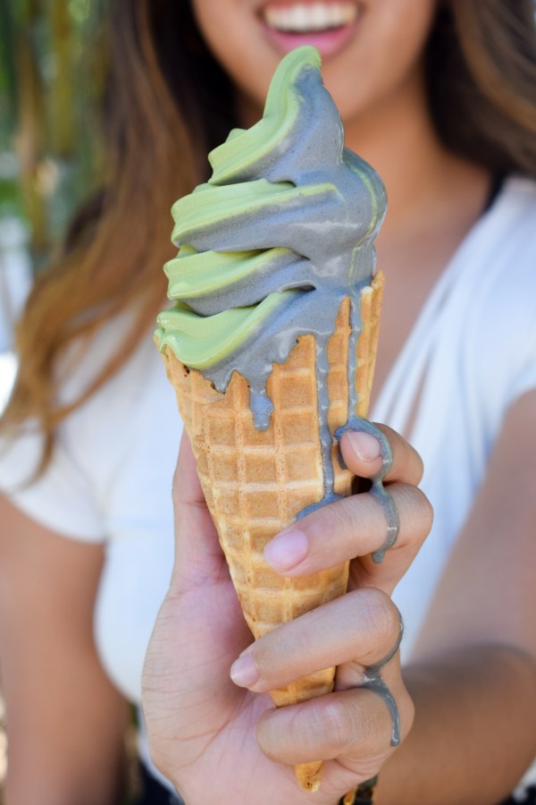 Midori-Matcha-Downtown-Los-Angeles-Orange-County-First-OC-location-Tea-Organic-Healthy-Drinks-Desserts-Soft-Serve-New-OCfoodfiend-Foodie-Food-Cafe-SOCO-South-Coast-Swirl-Black-Sesame-Mat