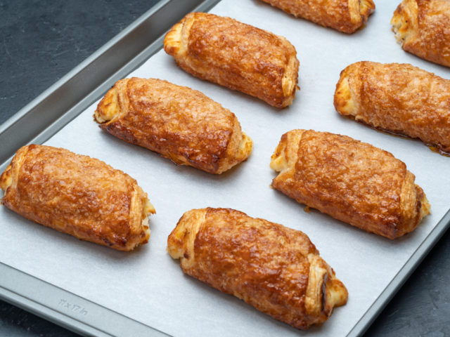 Portos-Bake-Home-cheese-roll